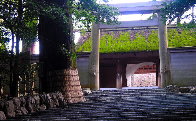 The leading shrine, Ise Jingu, is the sanctum of Japanese god_2